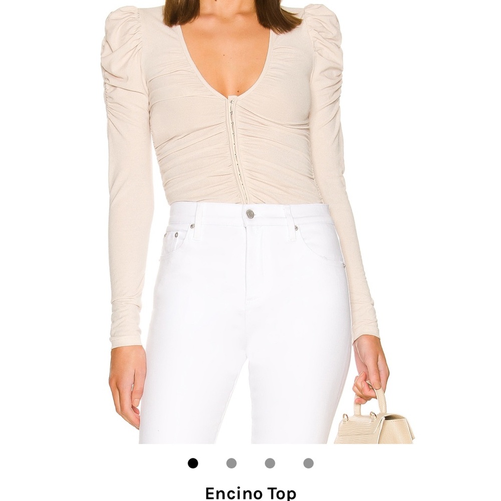 Revolve Encino Women’s Cream / Tan Longsleeve ASTR The Label Top size Small